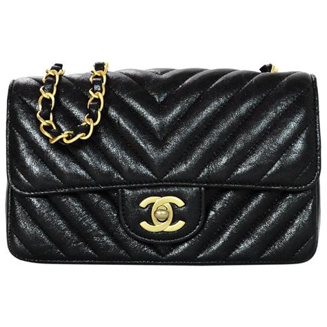 chanel 2018 chevron filigree mssanger flap bag